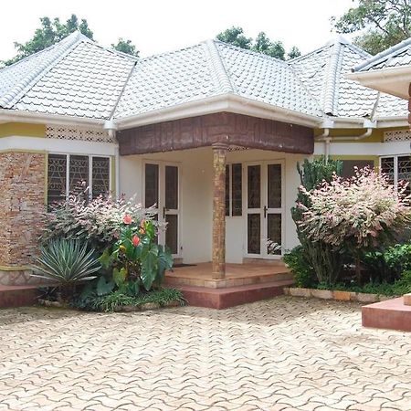 Prestige Resort Cottages Entebbe Buitenkant foto