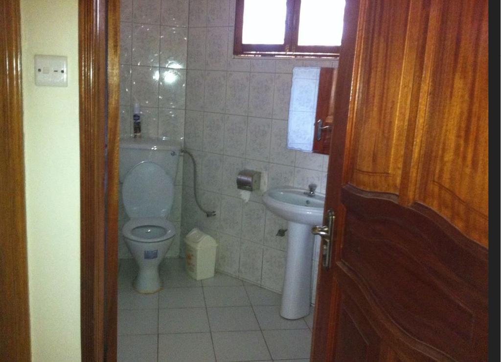 Prestige Resort Cottages Entebbe Buitenkant foto