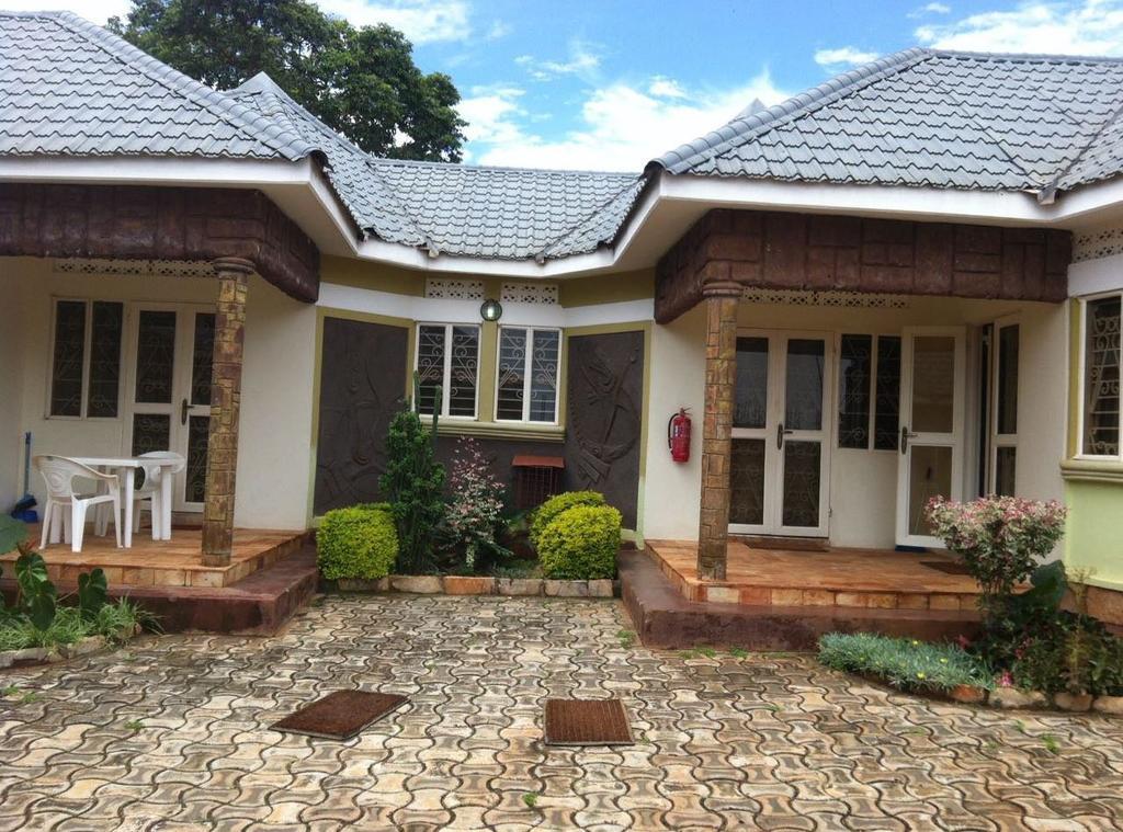Prestige Resort Cottages Entebbe Buitenkant foto
