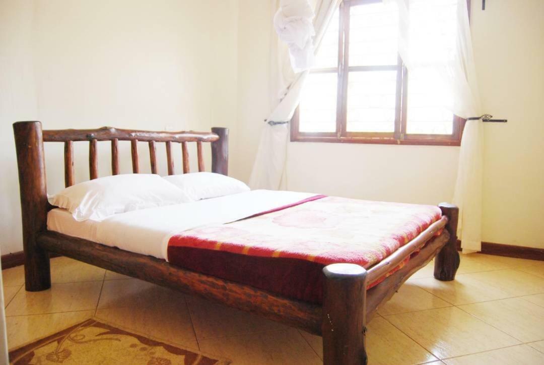 Prestige Resort Cottages Entebbe Buitenkant foto